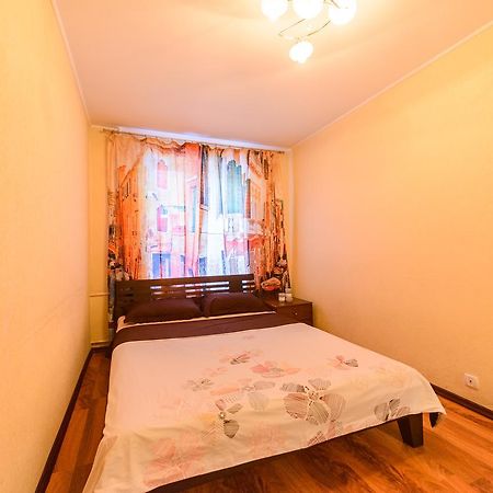 Apartment On Hryhoriia Chuprynky 基輔 外观 照片