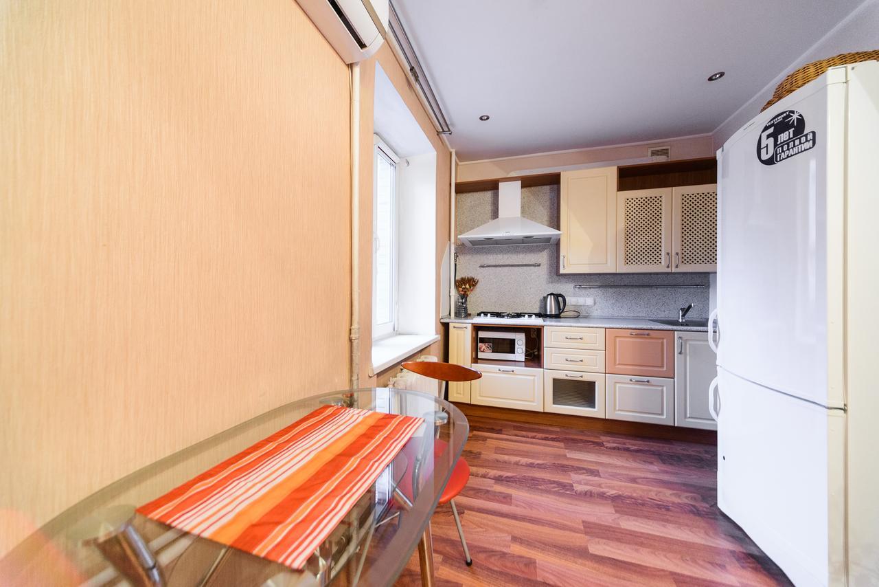 Apartment On Hryhoriia Chuprynky 基輔 外观 照片