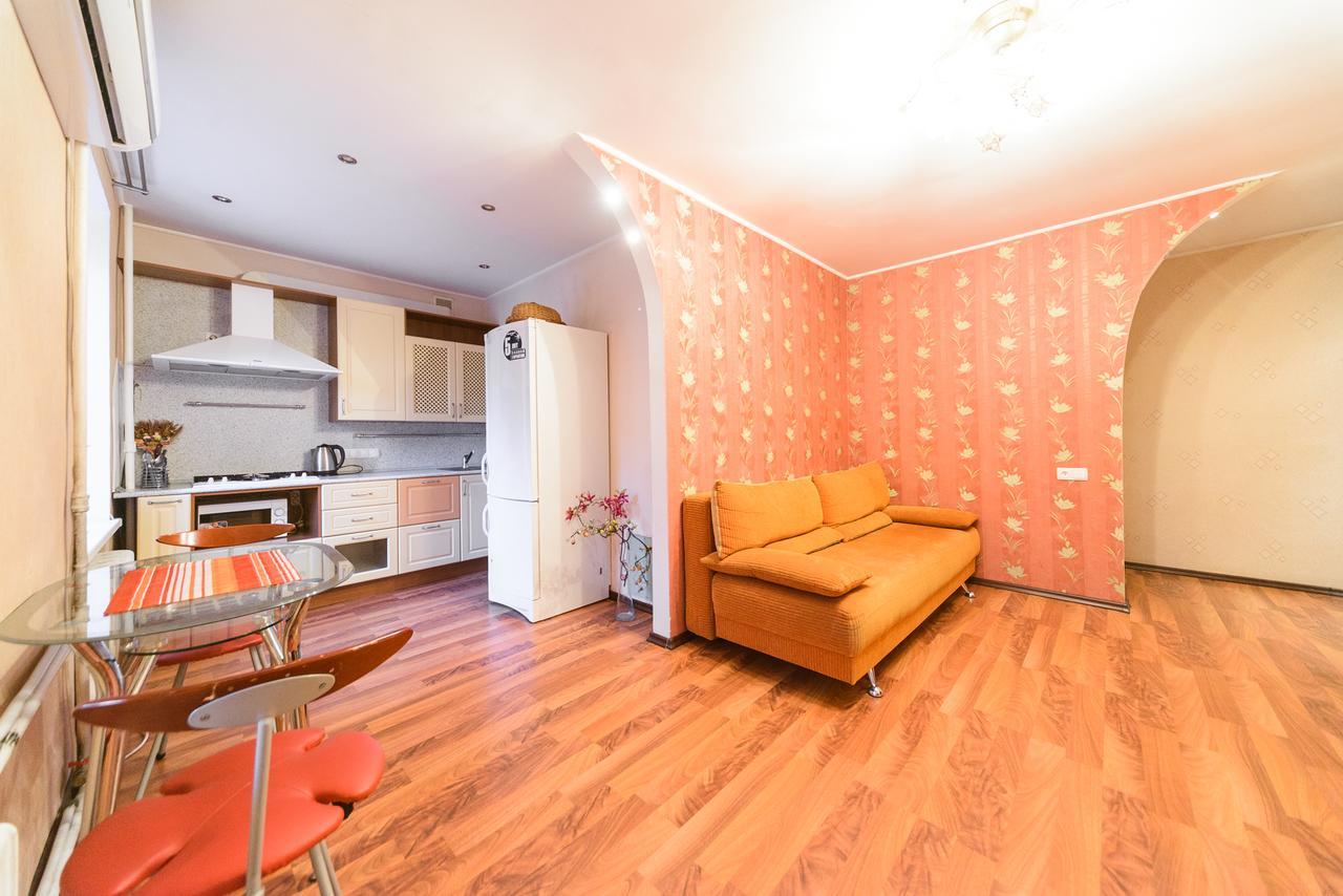 Apartment On Hryhoriia Chuprynky 基輔 外观 照片