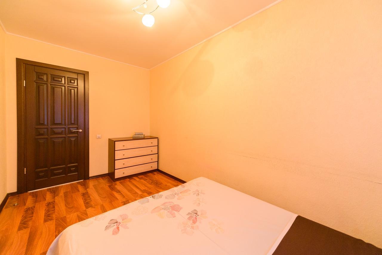 Apartment On Hryhoriia Chuprynky 基輔 外观 照片