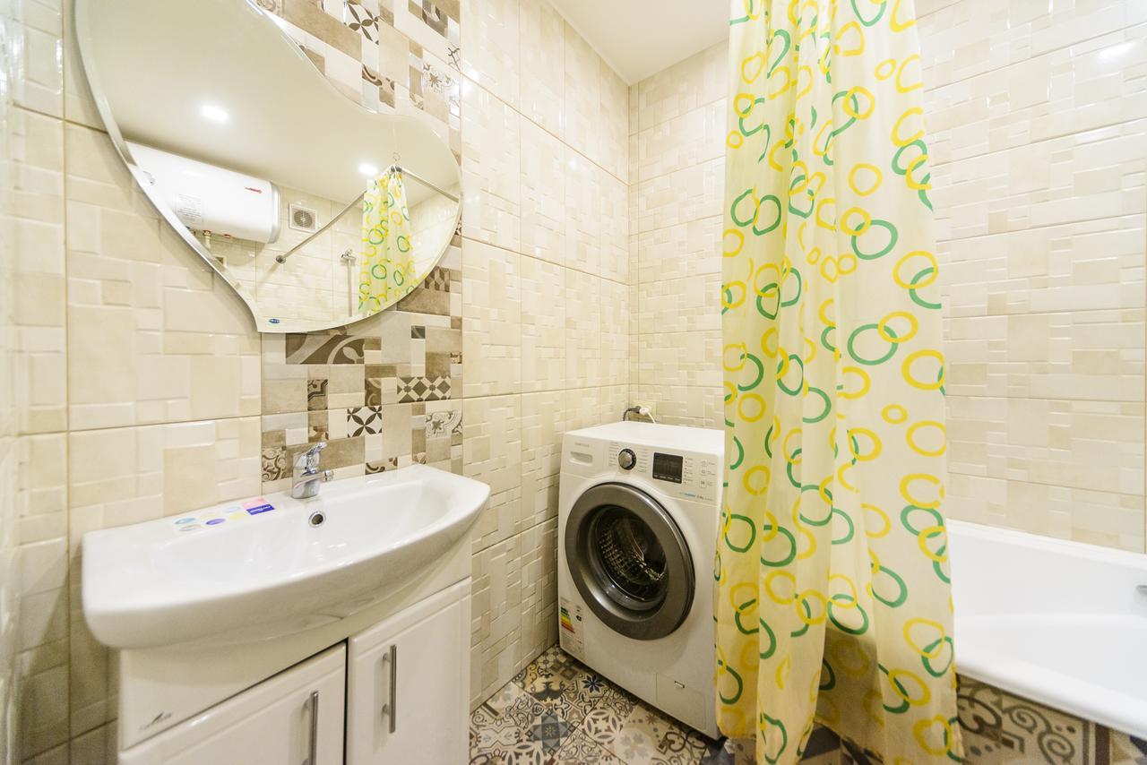 Apartment On Hryhoriia Chuprynky 基輔 外观 照片