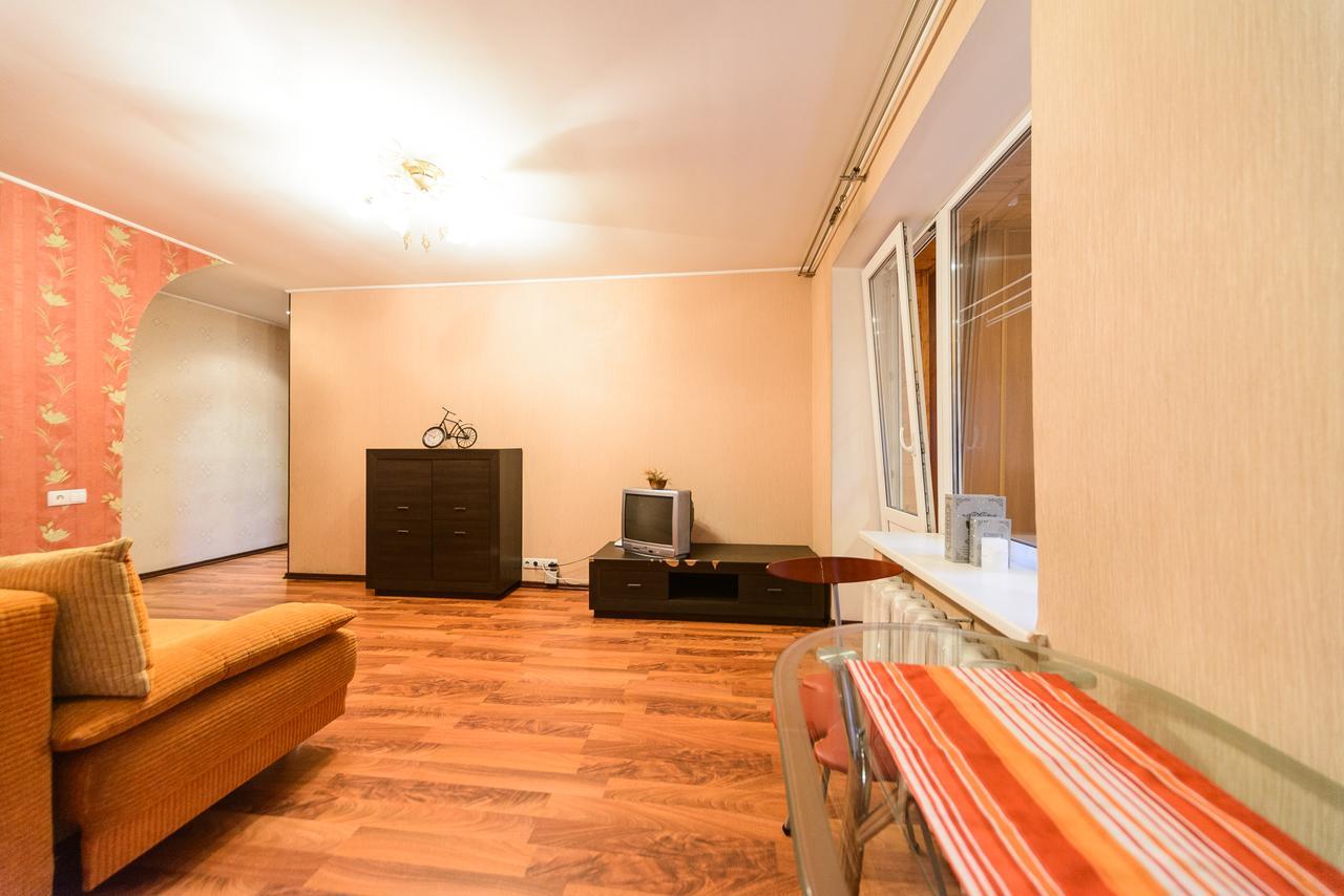 Apartment On Hryhoriia Chuprynky 基輔 外观 照片