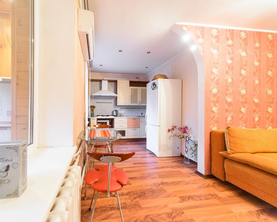 Apartment On Hryhoriia Chuprynky 基輔 外观 照片